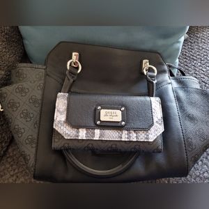Ladies Guess purse